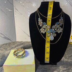 Elegant Floral Necklace and Bracelet Set